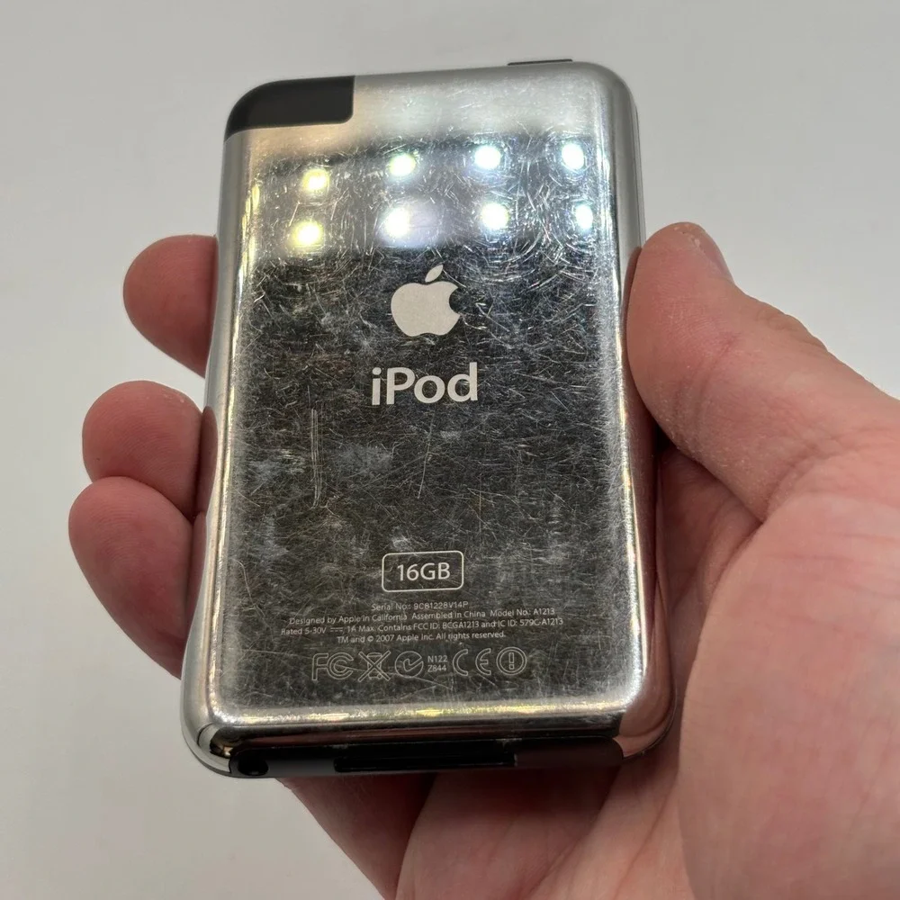Apple iPod Touch 1st Generation 16GB Black Silver‎ Model A1213 NEEDS BATTERY